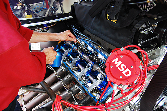 Finjustering av den 2800 Hk starka racemotorn på Västerdalsträffen i Malung